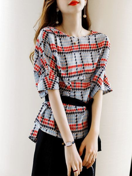 Áo họa tiết xanh đỏ kèm belt giá 450k ạ Áo họa tiết xanh đỏ kèm belt giá 450k ạ