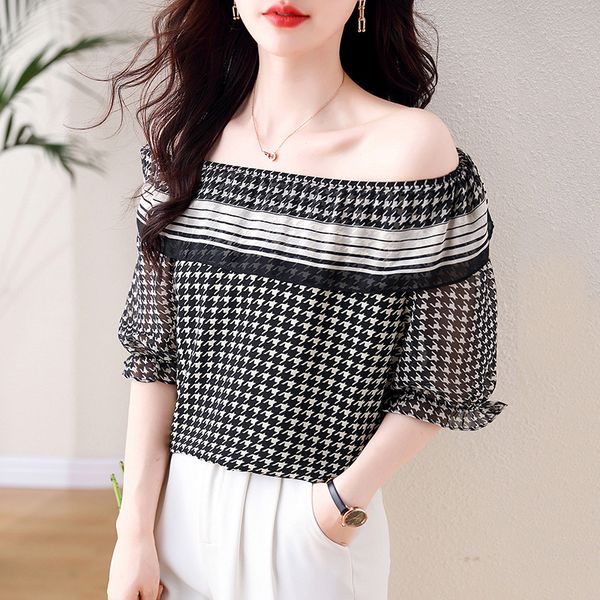 Áo zigzag trễ vai giá 499k ạ