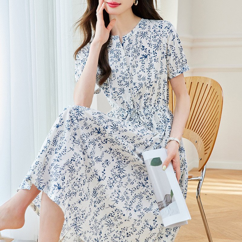 Đầm hoa lá xanh dương giá 650k ạ Đầm hoa lá xanh dương giá 650k ạ