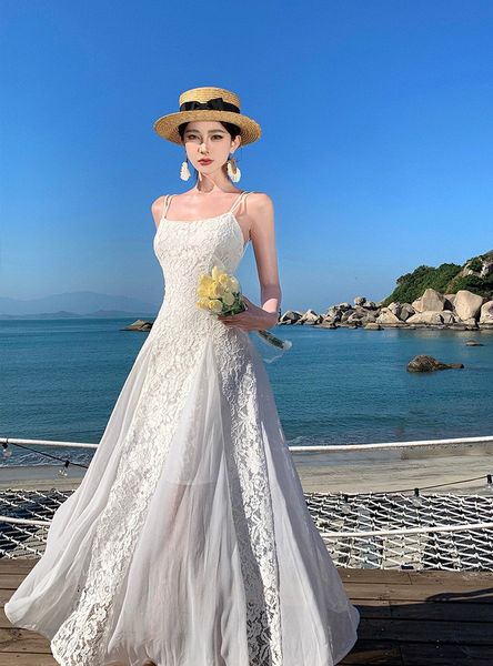 Đầm maxi ren trắng 2 dây giá 899k ạ Đầm maxi ren trắng 2 dây giá 899k ạ