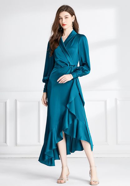 Đầm xuất hàn đắp chéo lai bèo giá 899k ạ.