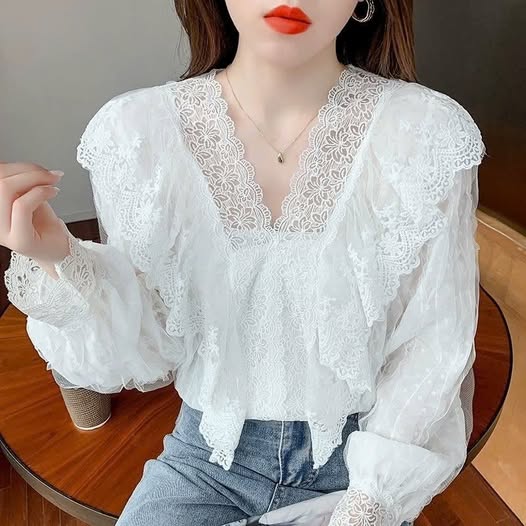 Áo ren cổ v trắng giá 499k ạ Áo ren cổ v trắng giá 499k ạ
