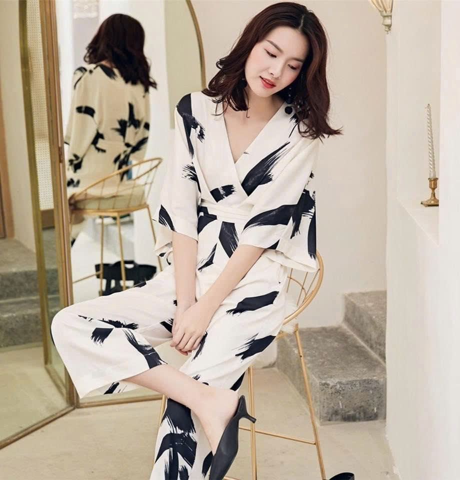 JUM ĐEN TRẮNG GIÁ GỐC 899K SALE LẺ SIZE CÒN 399K ( còn size S,M,L )