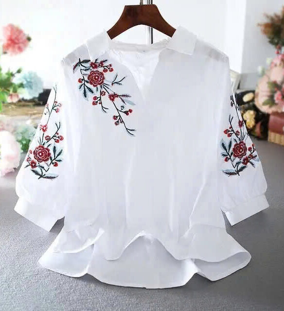 Áo thêu hoa đỏ cổ v giá 650k sale còn 350k Áo thêu hoa đỏ cổ v giá 650k sale còn 350k