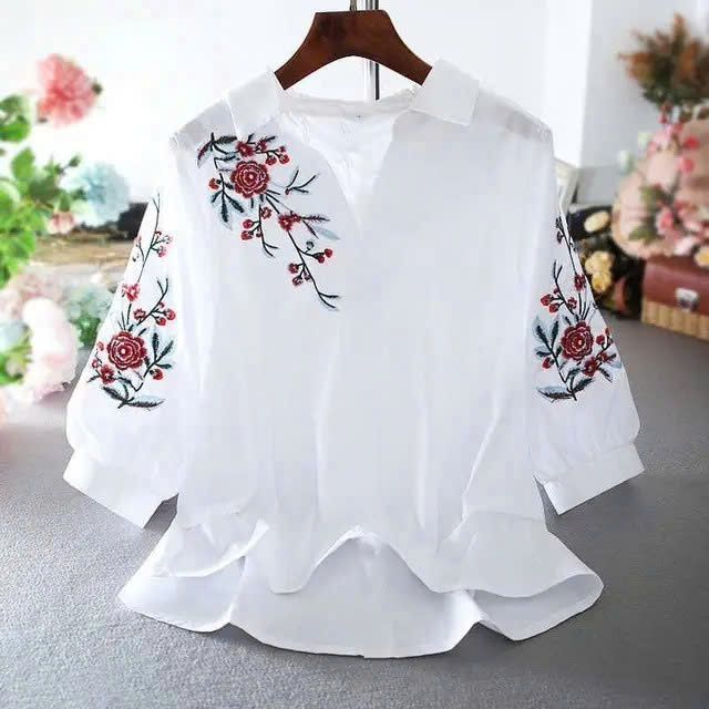 Áo thêu hoa đỏ cổ v giá 650k sale còn 350k Áo thêu hoa đỏ cổ v giá 650k sale còn 350k